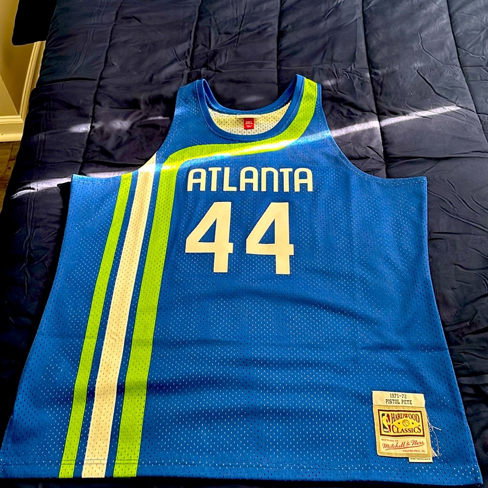 Mitchell & Ness 1971-1972 Throwback Atlanta Hawks “Pistol” Pete Maravich Jersey